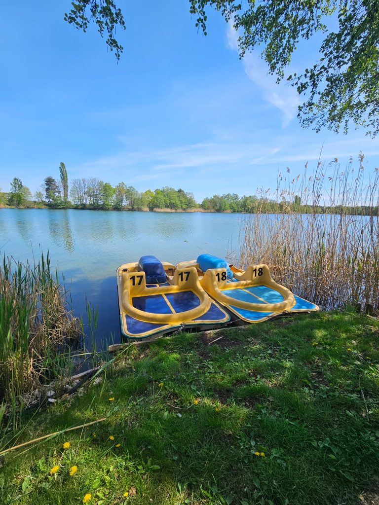 Tretboot und Stand-up-Paddle – Bild 1 von 3
